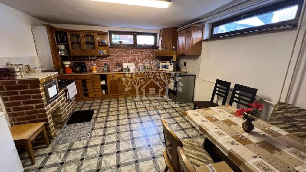 Na predaj: krásny kompletne zrekonštruovaný,priestranný dom v Brezne s 2 balkónmi,garážou,mur.domčekom.