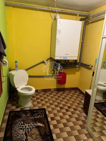 Na predaj: krásny kompletne zrekonštruovaný,priestranný dom v Brezne s 2 balkónmi,garážou,mur.domčekom.