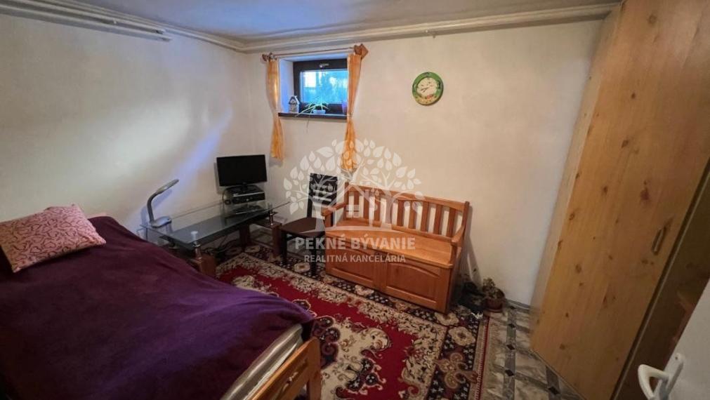 Na predaj: krásny kompletne zrekonštruovaný,priestranný dom v Brezne s 2 balkónmi,garážou,mur.domčekom.