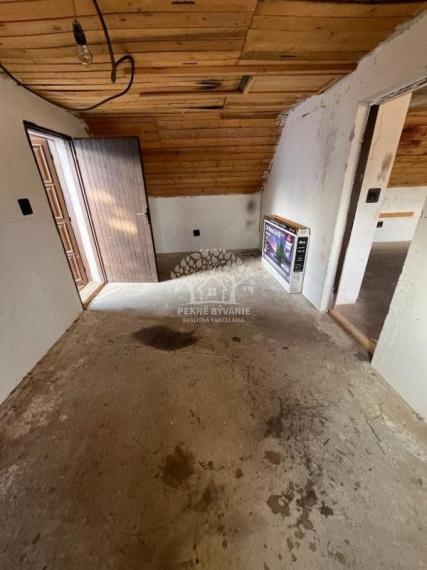 Na predaj: krásny kompletne zrekonštruovaný,priestranný dom v Brezne s 2 balkónmi,garážou,mur.domčekom.