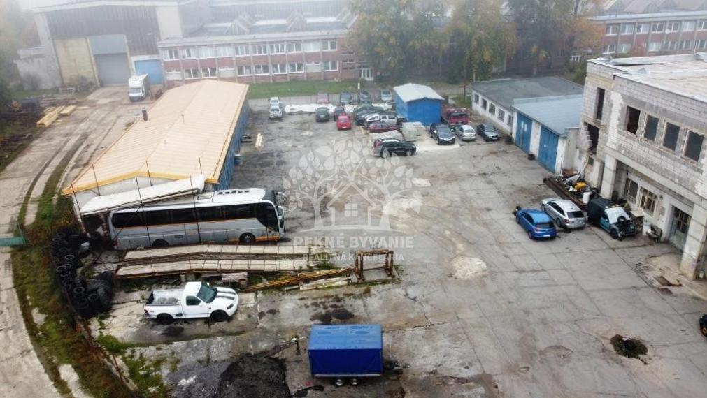 Priemyselný areál s garážami a administratívnym zázemím