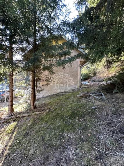 VKUSNE REKONŠTRUOVANÁ S CITOM ZARIADENÁ SLNKOM ZALIATA CHATA NA LV RODINNÝ DOM JARABÁ - KAMEROVÝ DOHĽAD