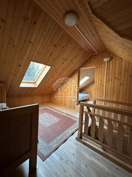 VKUSNE REKONŠTRUOVANÁ S CITOM ZARIADENÁ SLNKOM ZALIATA CHATA NA LV RODINNÝ DOM JARABÁ - KAMEROVÝ DOHĽAD