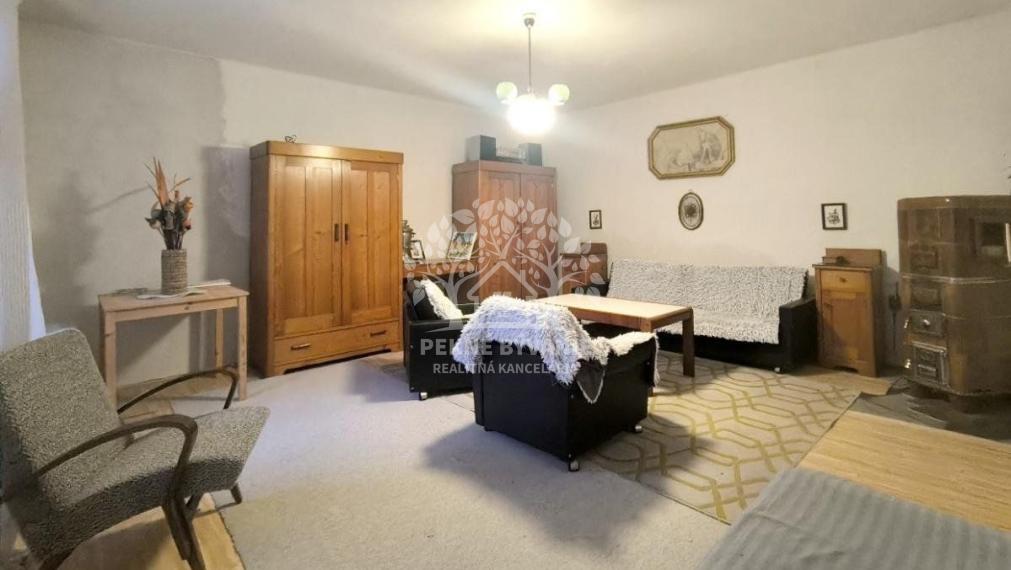 VKUSNE REKONŠTRUOVANÁ S CITOM ZARIADENÁ SLNKOM ZALIATA CHATA NA LV RODINNÝ DOM JARABÁ - KAMEROVÝ DOHĽAD