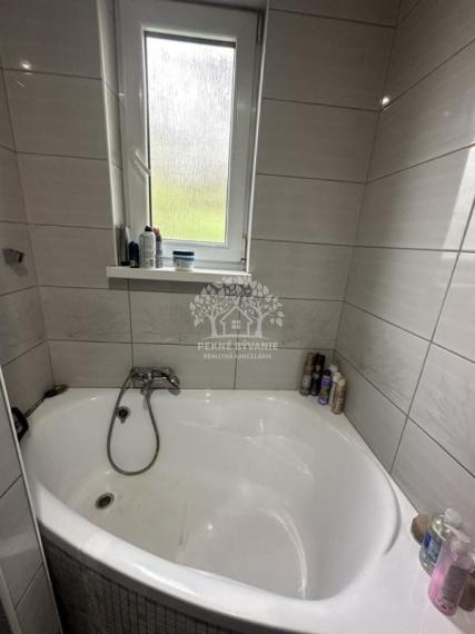 3 Izbový rodinný dom Brezno, polosamota, potôčik za domom,