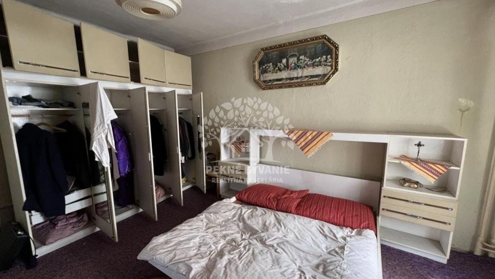 ZNÍŽENÁ SUMA: RODINNÝ DOMA S DREVENIČKOU V POHORELEJ