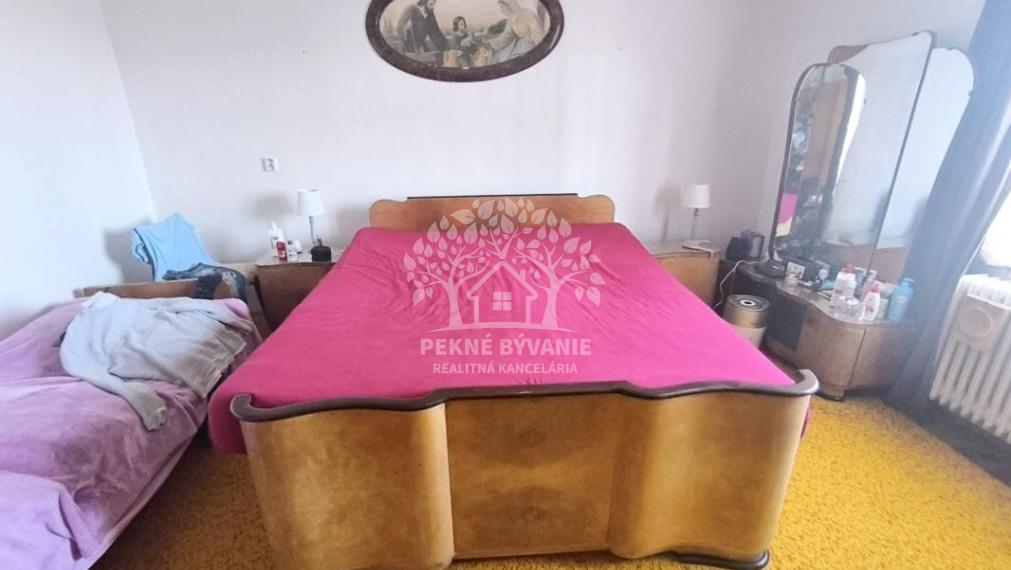 RODINNÝ DOM SO SAUNOU GARÁŽOU VONKAJŠÍM A VNÚTORNÝM KRBOM,DOMČEKOM PRE DETI POLOMKA HOREHRONIE V BLÍZKOSTI LYŽIARSKEHO VLEKU