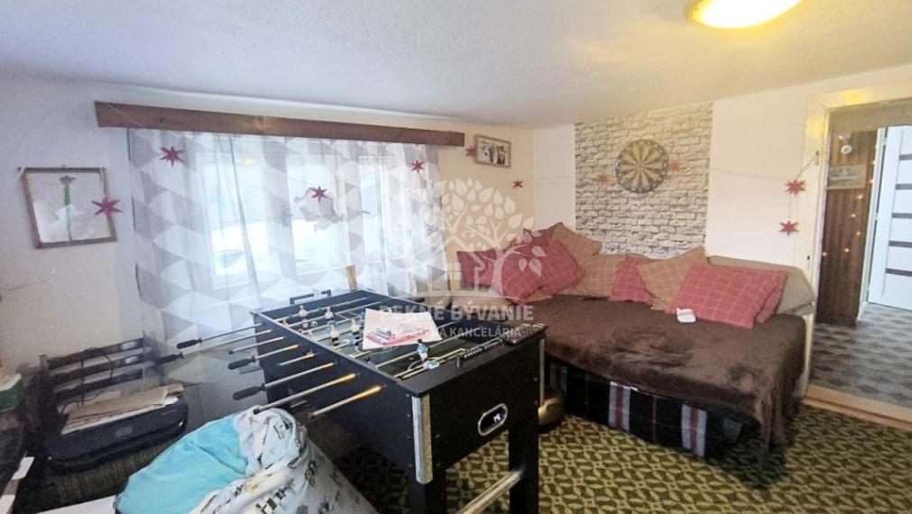 RODINNÝ DOM SO SAUNOU GARÁŽOU VONKAJŠÍM A VNÚTORNÝM KRBOM,DOMČEKOM PRE DETI POLOMKA HOREHRONIE V BLÍZKOSTI LYŽIARSKEHO VLEKU