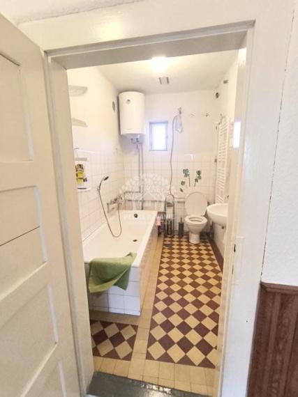 RODINNÝ DOM SO SAUNOU GARÁŽOU VONKAJŠÍM A VNÚTORNÝM KRBOM,DOMČEKOM PRE DETI POLOMKA HOREHRONIE V BLÍZKOSTI LYŽIARSKEHO VLEKU