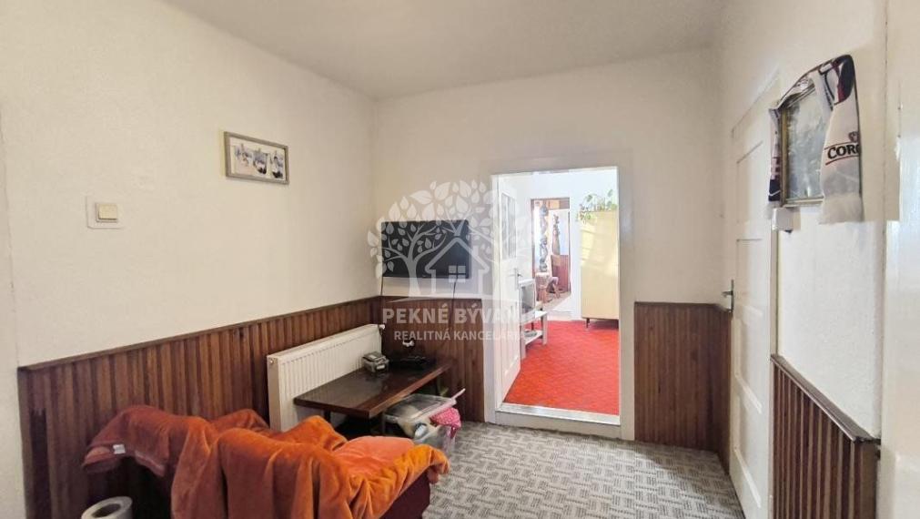 RODINNÝ DOM SO SAUNOU GARÁŽOU VONKAJŠÍM A VNÚTORNÝM KRBOM,DOMČEKOM PRE DETI POLOMKA HOREHRONIE V BLÍZKOSTI LYŽIARSKEHO VLEKU