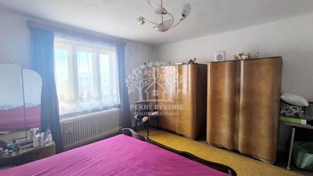 RODINNÝ DOM SO SAUNOU GARÁŽOU VONKAJŠÍM A VNÚTORNÝM KRBOM,DOMČEKOM PRE DETI POLOMKA HOREHRONIE V BLÍZKOSTI LYŽIARSKEHO VLEKU