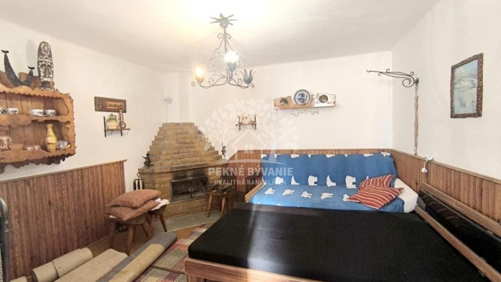 RODINNÝ DOM SO SAUNOU GARÁŽOU VONKAJŠÍM A VNÚTORNÝM KRBOM,DOMČEKOM PRE DETI POLOMKA HOREHRONIE V BLÍZKOSTI LYŽIARSKEHO VLEKU
