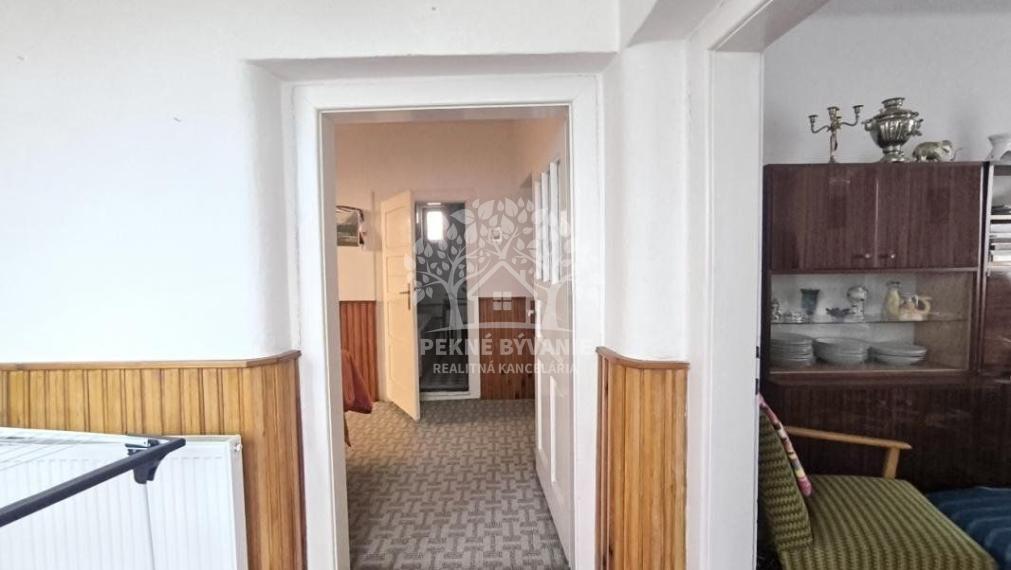 RODINNÝ DOM SO SAUNOU GARÁŽOU VONKAJŠÍM A VNÚTORNÝM KRBOM,DOMČEKOM PRE DETI POLOMKA HOREHRONIE V BLÍZKOSTI LYŽIARSKEHO VLEKU