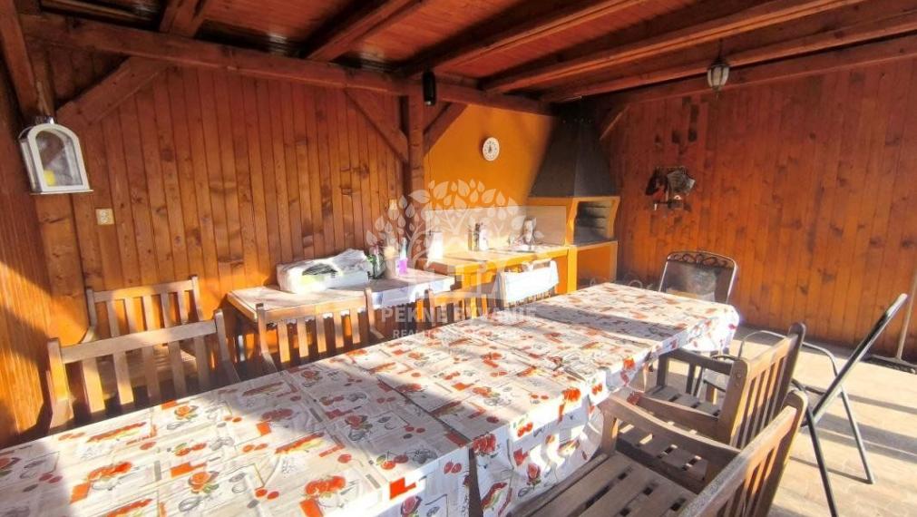 RODINNÝ DOM SO SAUNOU GARÁŽOU VONKAJŠÍM A VNÚTORNÝM KRBOM,DOMČEKOM PRE DETI POLOMKA HOREHRONIE V BLÍZKOSTI LYŽIARSKEHO VLEKU