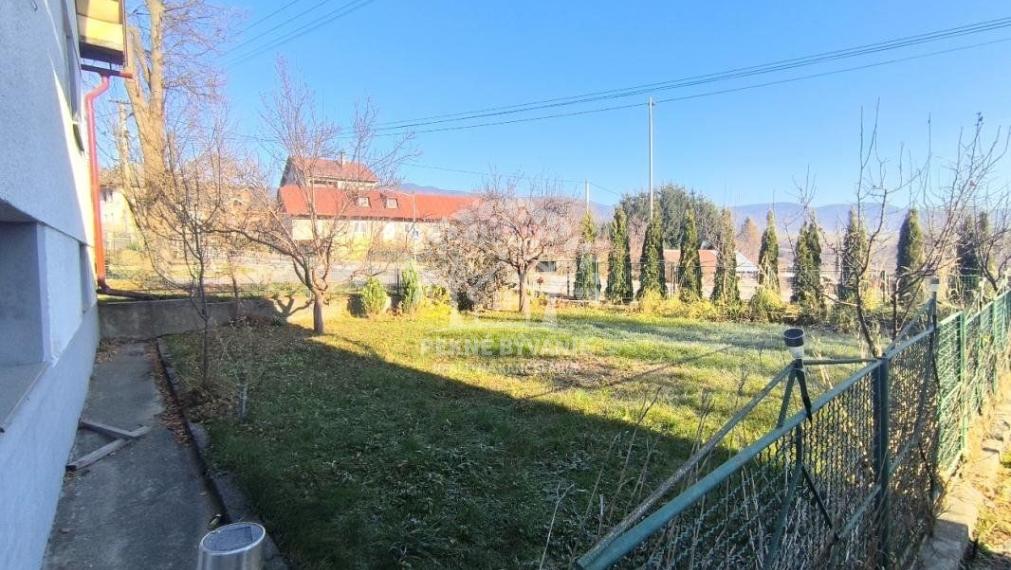 RODINNÝ DOM SO SAUNOU GARÁŽOU VONKAJŠÍM A VNÚTORNÝM KRBOM,DOMČEKOM PRE DETI POLOMKA HOREHRONIE V BLÍZKOSTI LYŽIARSKEHO VLEKU