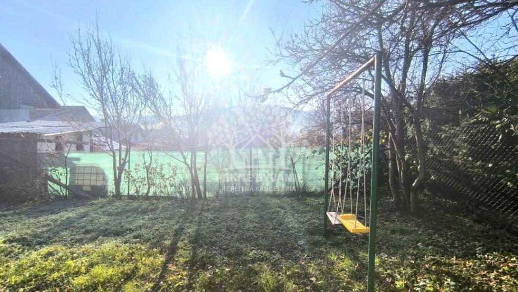 RODINNÝ DOM SO SAUNOU GARÁŽOU VONKAJŠÍM A VNÚTORNÝM KRBOM,DOMČEKOM PRE DETI POLOMKA HOREHRONIE V BLÍZKOSTI LYŽIARSKEHO VLEKU