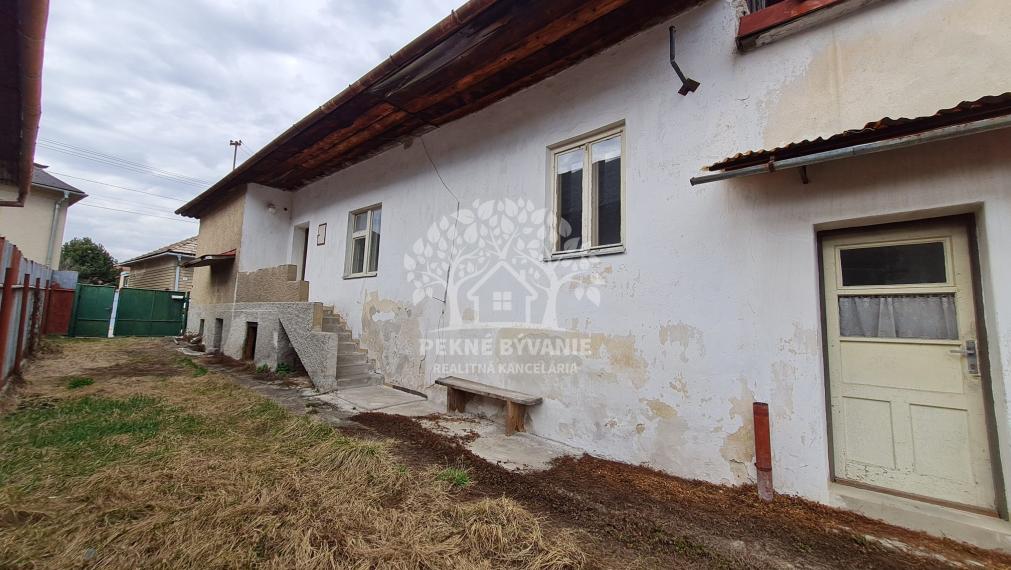 PREDAJ: dom v pôvodnom stave v kúpeľnej obci Brusno