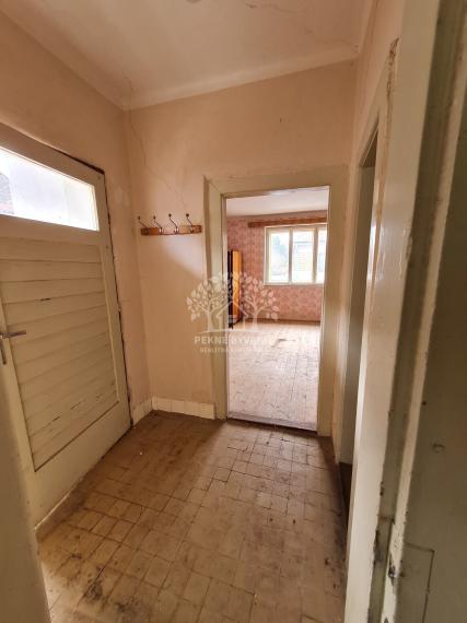 PREDAJ: dom v pôvodnom stave v kúpeľnej obci Brusno