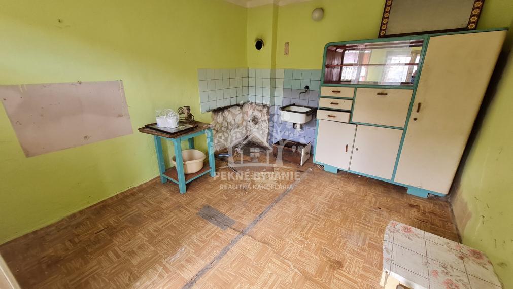 PREDAJ: dom v pôvodnom stave v kúpeľnej obci Brusno