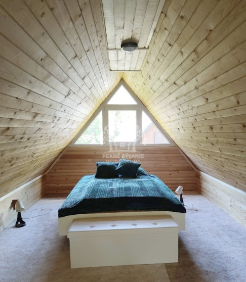 ROZPRÁVKOVÁ KOMPLETNE ZREKONŠTRUOVANÁ ZARIADENÁ CHATA NA LV RD JARABÁ PRI POTOČIKU