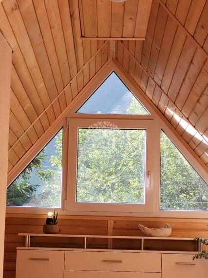 ROZPRÁVKOVÁ KOMPLETNE ZREKONŠTRUOVANÁ ZARIADENÁ CHATA NA LV RD JARABÁ PRI POTOČIKU