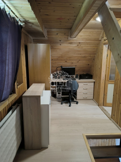 ROZPRÁVKOVÁ KOMPLETNE ZREKONŠTRUOVANÁ ZARIADENÁ CHATA NA LV RD JARABÁ PRI POTOČIKU