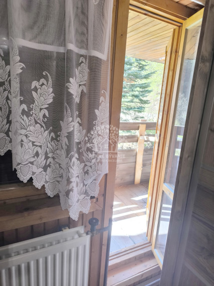 ROZPRÁVKOVÁ KOMPLETNE ZREKONŠTRUOVANÁ ZARIADENÁ CHATA NA LV RD JARABÁ PRI POTOČIKU