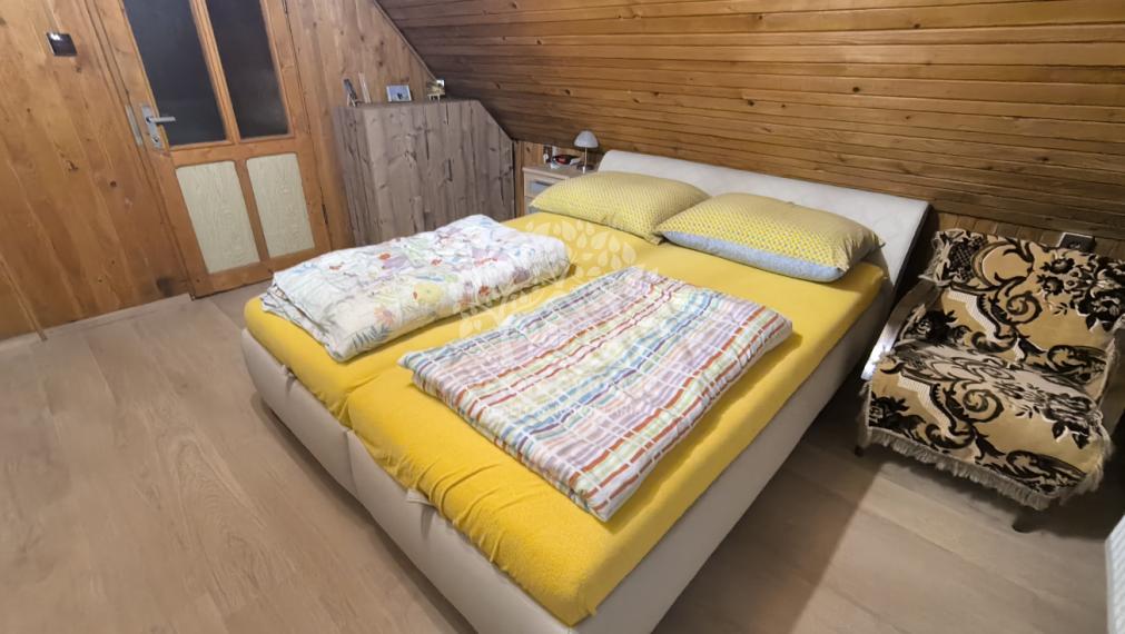 ROZPRÁVKOVÁ KOMPLETNE ZREKONŠTRUOVANÁ ZARIADENÁ CHATA NA LV RD JARABÁ PRI POTOČIKU