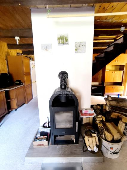 ROZPRÁVKOVÁ KOMPLETNE ZREKONŠTRUOVANÁ ZARIADENÁ CHATA NA LV RD JARABÁ PRI POTOČIKU