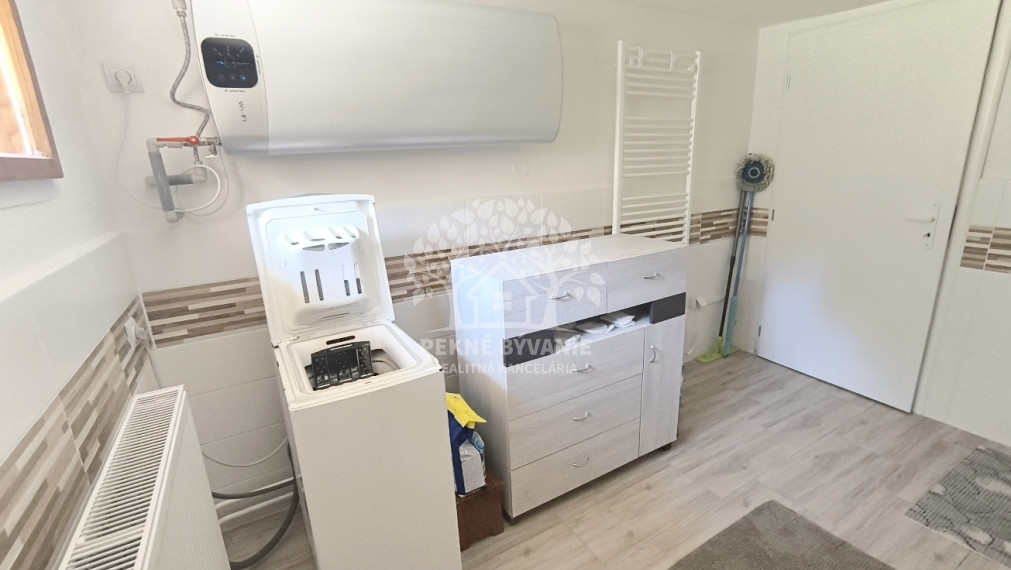 ROZPRÁVKOVÁ KOMPLETNE ZREKONŠTRUOVANÁ ZARIADENÁ CHATA NA LV RD JARABÁ PRI POTOČIKU