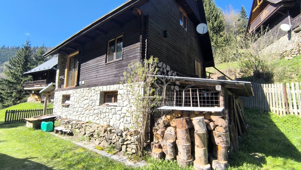 ROZPRÁVKOVÁ KOMPLETNE ZREKONŠTRUOVANÁ ZARIADENÁ CHATA NA LV RD JARABÁ PRI POTOČIKU