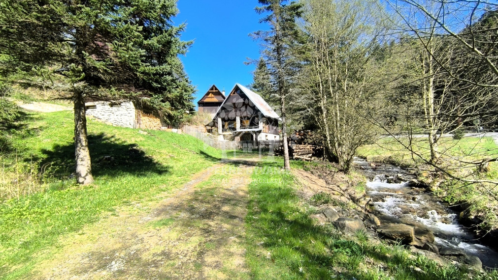 ROZPRÁVKOVÁ KOMPLETNE ZREKONŠTRUOVANÁ ZARIADENÁ CHATA NA LV RD JARABÁ PRI POTOČIKU