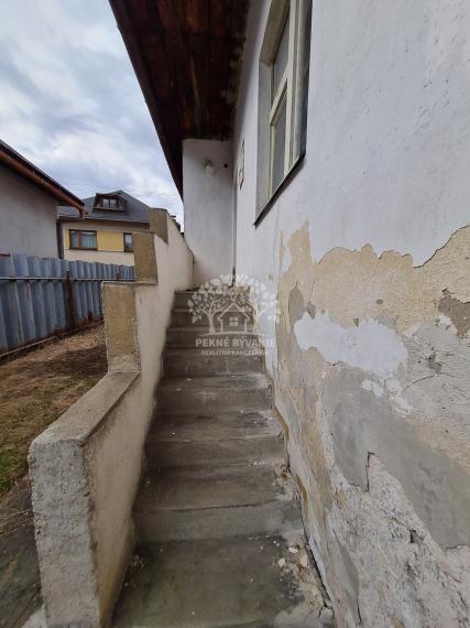 PREDAJ: dom v pôvodnom stave v kúpeľnej obci Brusno