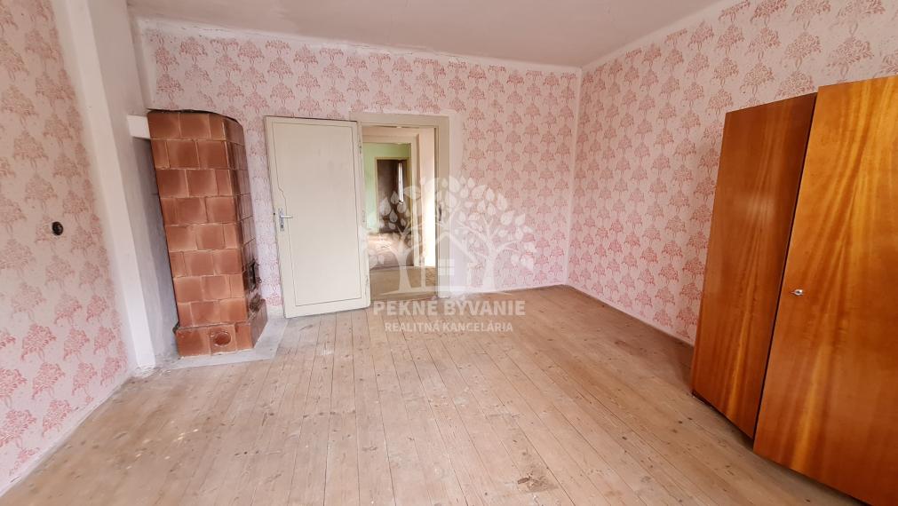 PREDAJ: dom v pôvodnom stave v kúpeľnej obci Brusno