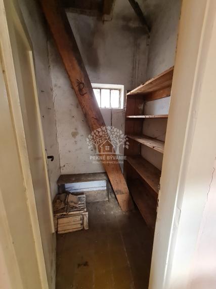 PREDAJ: dom v pôvodnom stave v kúpeľnej obci Brusno