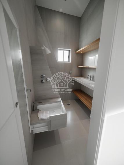 PREDAJ: dom v pôvodnom stave v kúpeľnej obci Brusno