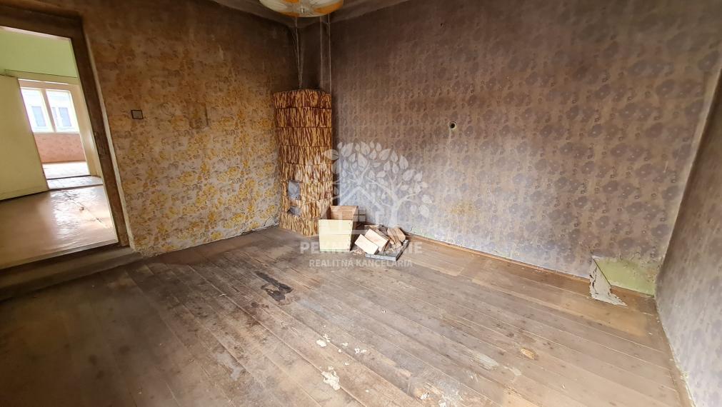 PREDAJ: dom v pôvodnom stave v kúpeľnej obci Brusno