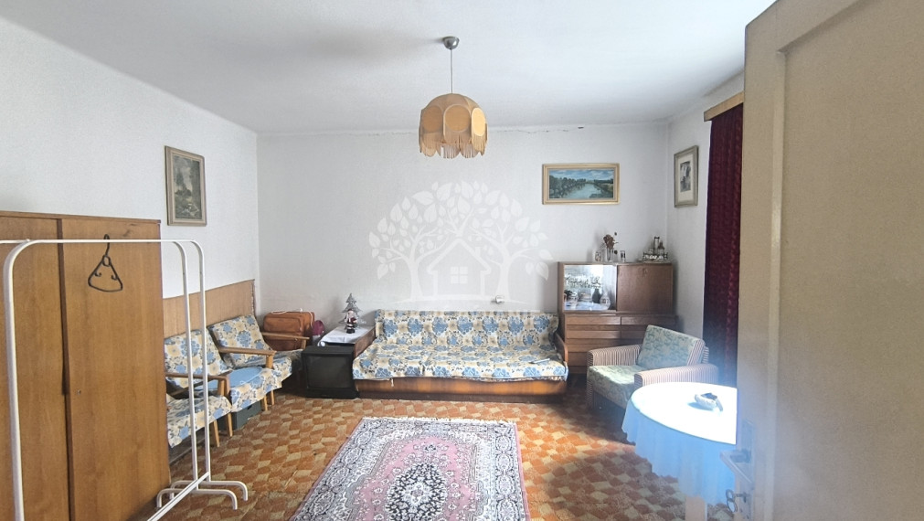 RD VYUŽITEĽNÝ AJ AKO CHALUPA, VHODNÝ NA BÝVANIE PODNIKANIE /PREDAJŇA,ZMRZLINA,KAVIAREŇ,REŠTAURÁCIA,ATĎ./ NA STRATEGICKOM MIESTE V CENTRE MÝTO POD ĎUMBIEROM