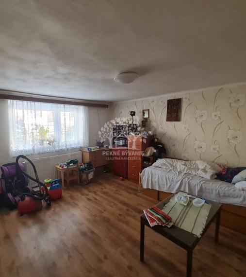 ZREKONŠTRUOVANÝ 4 IZBOVÝ DOM 2 KÚPEĽNE ZA VYNIKAJÚCU CENU ZÁVADKA NAD HRONOM HOREHRONIE