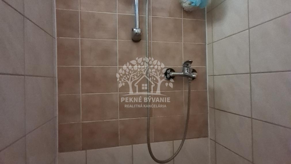 ZREKONŠTRUOVANÝ 4 IZBOVÝ DOM 2 KÚPEĽNE ZA VYNIKAJÚCU CENU ZÁVADKA NAD HRONOM HOREHRONIE