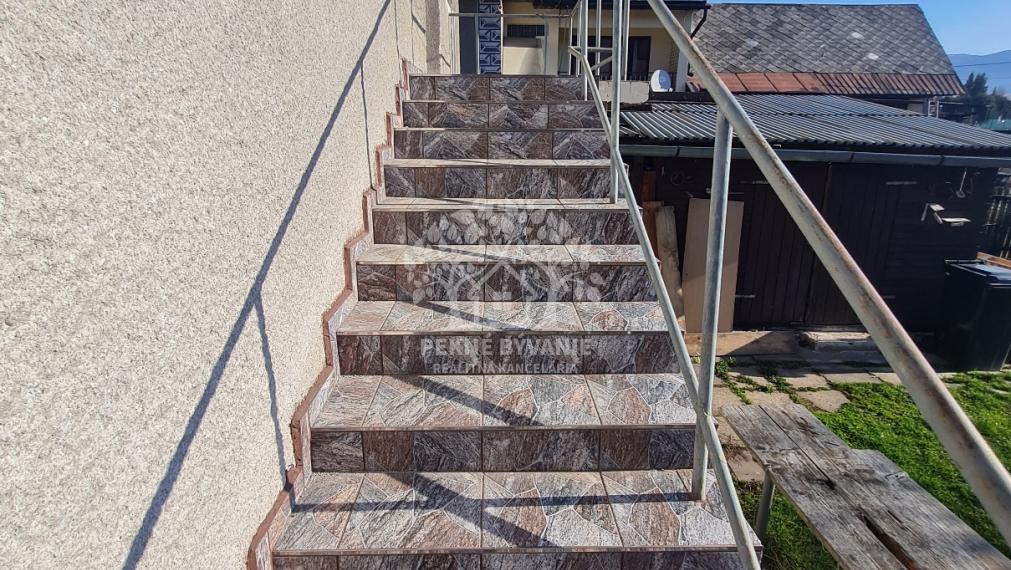 ZREKONŠTRUOVANÝ 4 IZBOVÝ DOM 2 KÚPEĽNE ZA VYNIKAJÚCU CENU ZÁVADKA NAD HRONOM HOREHRONIE