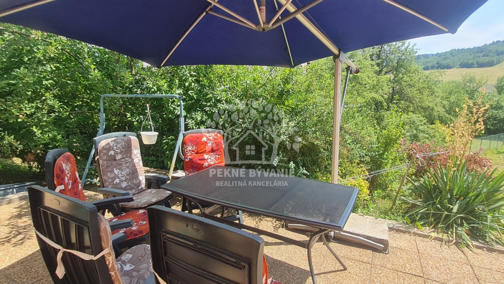 - R E Z E R V O V A N É -EXKLUZÍVNY RODINNÝ DOM, CHATA S KRÁSNYM VÝHĽADOM A TERASOU KOMPLET. REKONŠTRUKCIA ZARIADENÝ HOREHRONIE