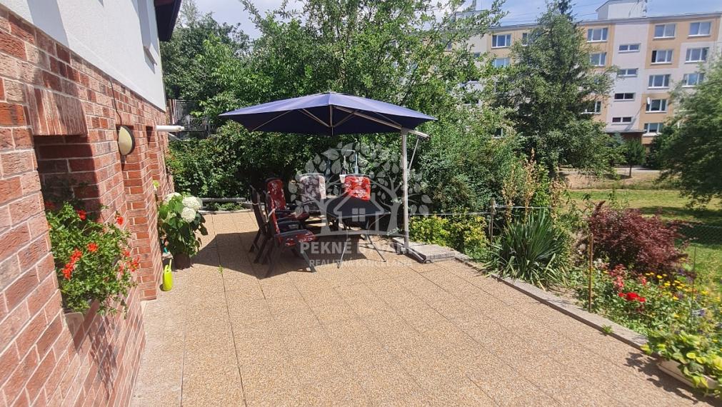 - R E Z E R V O V A N É -EXKLUZÍVNY RODINNÝ DOM, CHATA S KRÁSNYM VÝHĽADOM A TERASOU KOMPLET. REKONŠTRUKCIA ZARIADENÝ HOREHRONIE