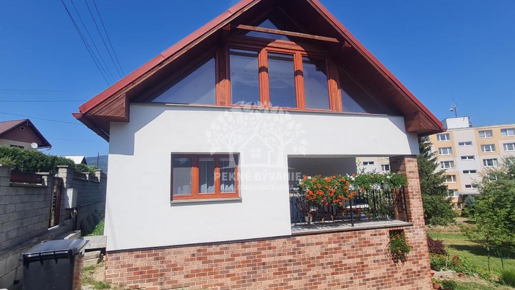 - R E Z E R V O V A N É -EXKLUZÍVNY RODINNÝ DOM, CHATA S KRÁSNYM VÝHĽADOM A TERASOU KOMPLET. REKONŠTRUKCIA ZARIADENÝ HOREHRONIE