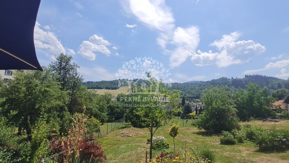 - R E Z E R V O V A N É -EXKLUZÍVNY RODINNÝ DOM, CHATA S KRÁSNYM VÝHĽADOM A TERASOU KOMPLET. REKONŠTRUKCIA ZARIADENÝ HOREHRONIE