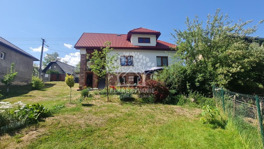 - R E Z E R V O V A N É -EXKLUZÍVNY RODINNÝ DOM, CHATA S KRÁSNYM VÝHĽADOM A TERASOU KOMPLET. REKONŠTRUKCIA ZARIADENÝ HOREHRONIE