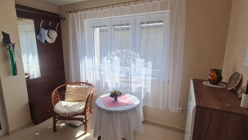 - R E Z E R V O V A N É -EXKLUZÍVNY RODINNÝ DOM, CHATA S KRÁSNYM VÝHĽADOM A TERASOU KOMPLET. REKONŠTRUKCIA ZARIADENÝ HOREHRONIE