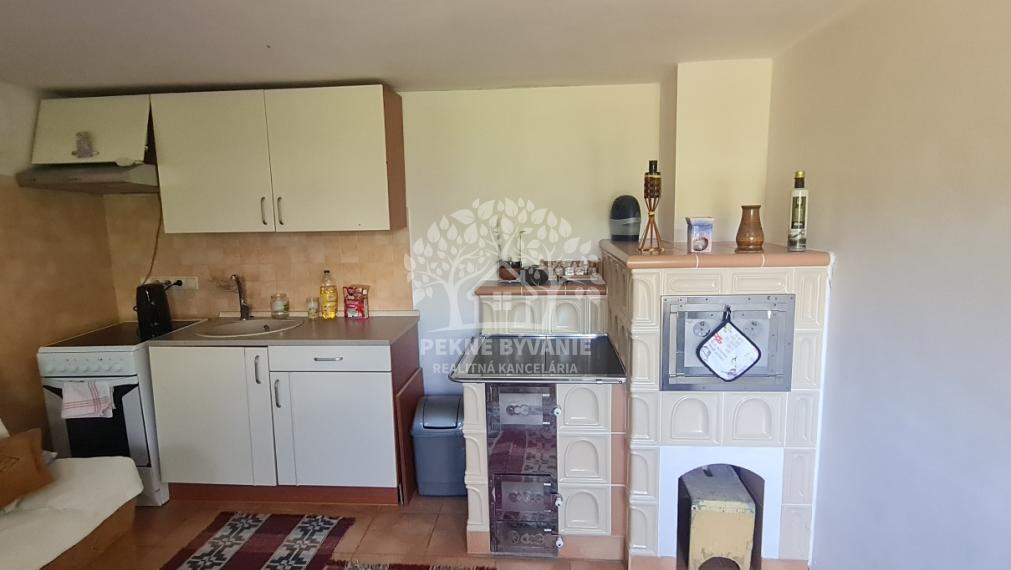 - R E Z E R V O V A N É -EXKLUZÍVNY RODINNÝ DOM, CHATA S KRÁSNYM VÝHĽADOM A TERASOU KOMPLET. REKONŠTRUKCIA ZARIADENÝ HOREHRONIE