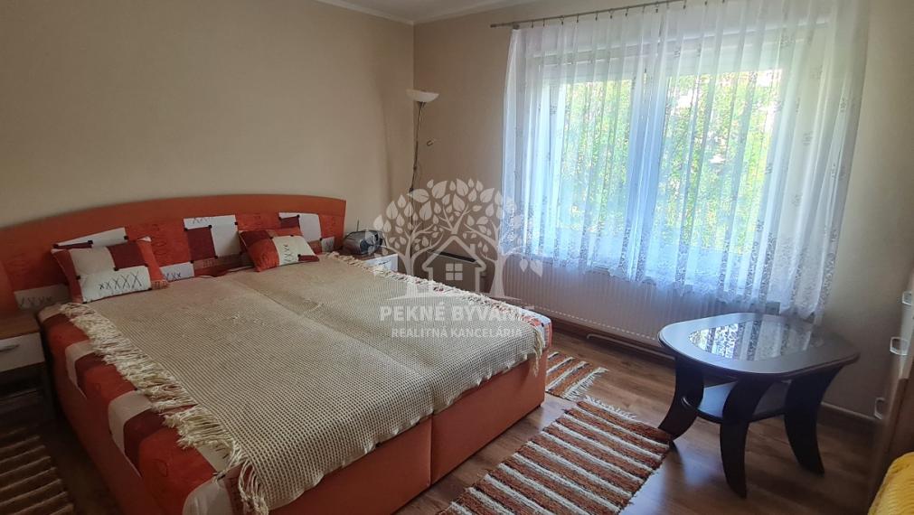 - R E Z E R V O V A N É -EXKLUZÍVNY RODINNÝ DOM, CHATA S KRÁSNYM VÝHĽADOM A TERASOU KOMPLET. REKONŠTRUKCIA ZARIADENÝ HOREHRONIE