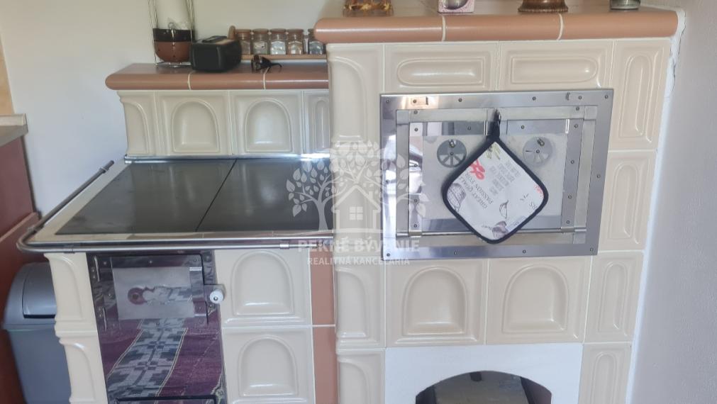 - R E Z E R V O V A N É -EXKLUZÍVNY RODINNÝ DOM, CHATA S KRÁSNYM VÝHĽADOM A TERASOU KOMPLET. REKONŠTRUKCIA ZARIADENÝ HOREHRONIE